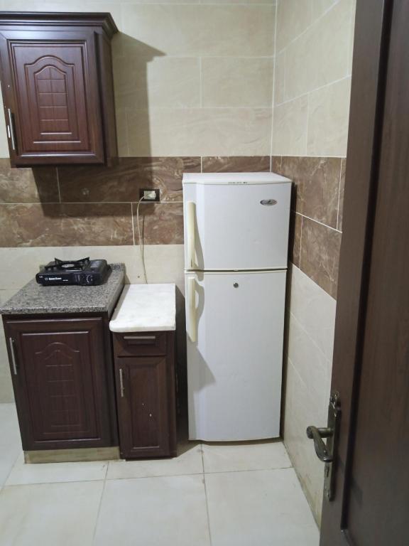 Kuchyň nebo kuchyňský kout v ubytování الشقة العائلية الحديثة familial new flat