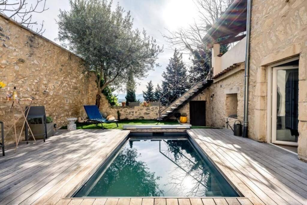 Imagen de la galería de Maison en pierres 6/8pers, piscine & sublime vue, en Puygiron