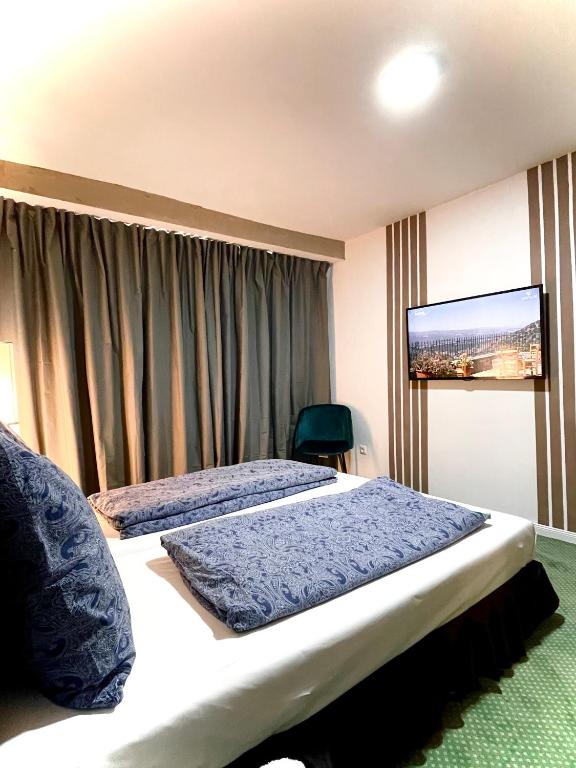 
Twin Room with Bathroom
