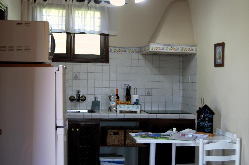 A kitchen or kitchenette at Finca La Majadera