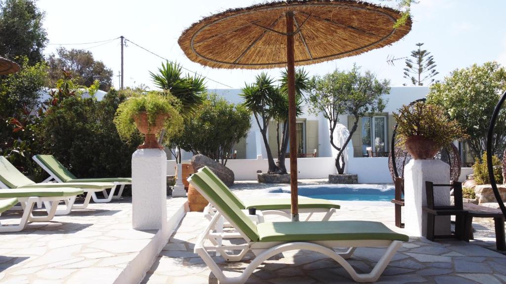Bazén v ubytování La Veranda of Mykonos Traditional Guesthouse nebo v jeho okolí