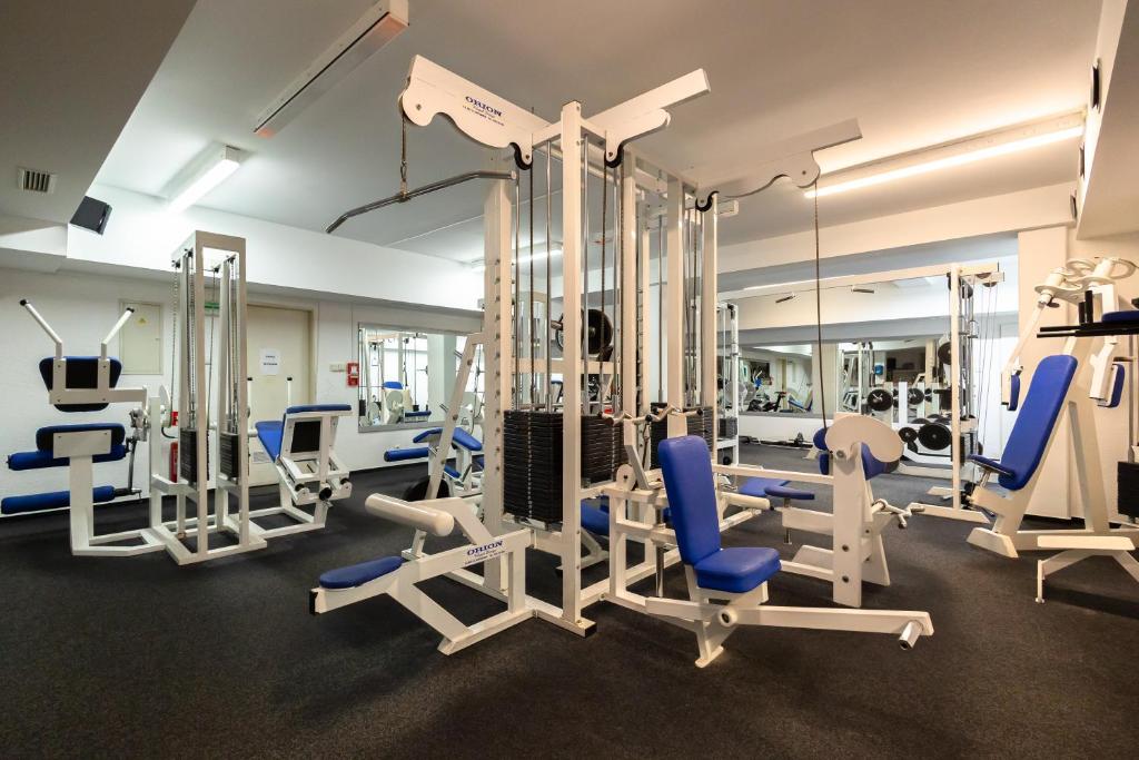 Fitness centrum a/nebo fitness zařízení v ubytování Hotel pod Zámkom