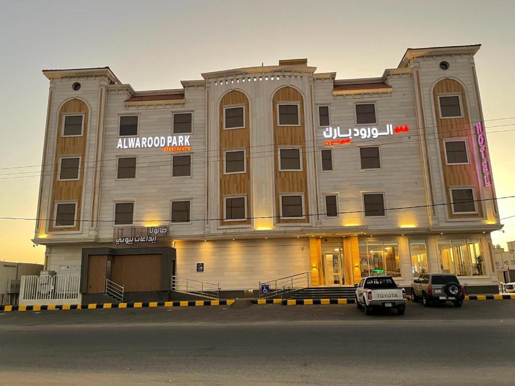 a building with a police car parked in front of it at شقق الورود بارك in Al Mikhlaf