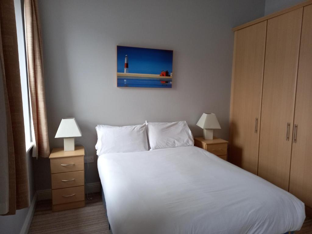 Postel nebo postele na pokoji v ubytování Town Square Holiday Homes
