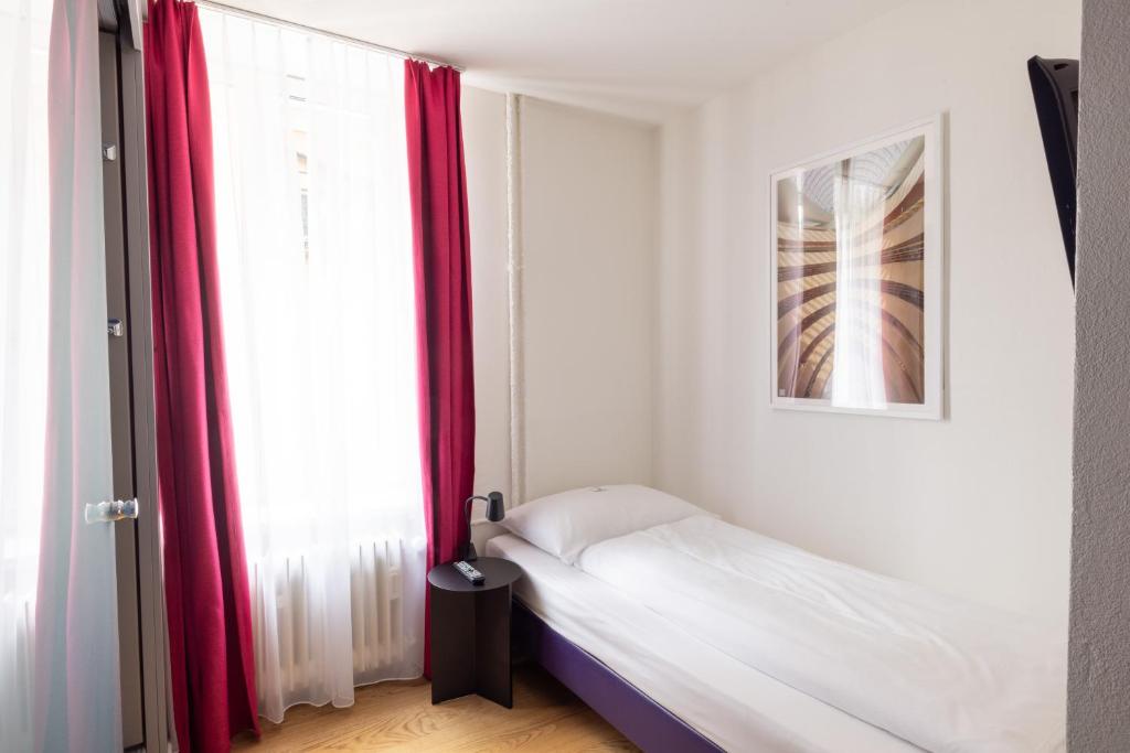 Postel nebo postele na pokoji v ubytování Fred Guest House Hauptbahnhof - Mobile Check-in
