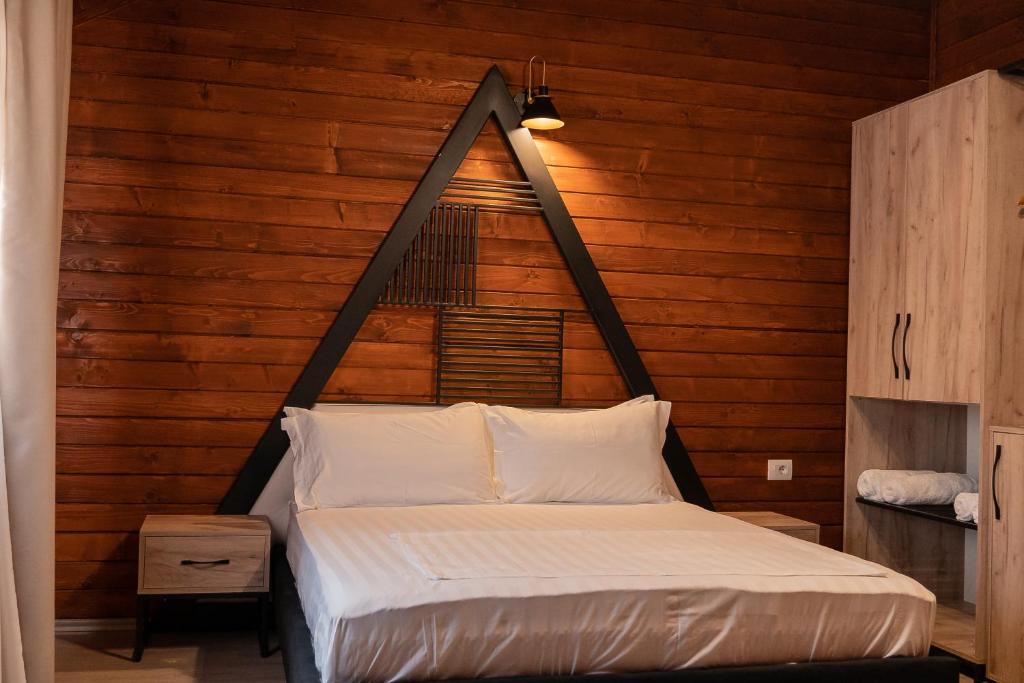 Postel nebo postele na pokoji v ubytování Hotel Avdi Rexha