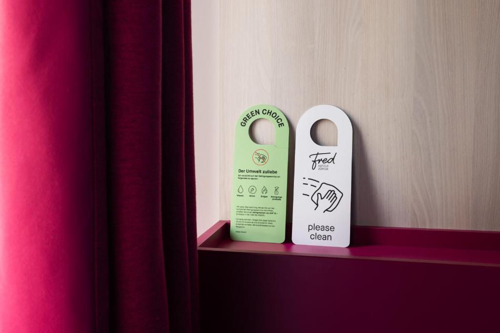 Certifikát, hodnocení, plakát nebo jiný dokument vystavený v ubytování Fred Guest House Hauptbahnhof - Mobile Check-in