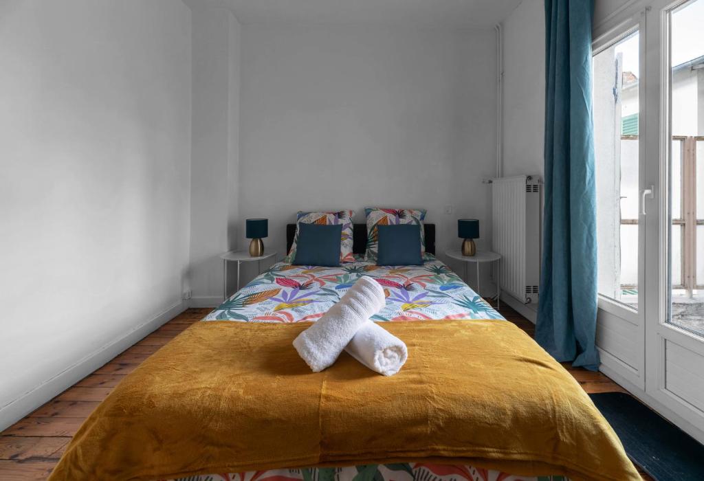 Un ou plusieurs lits dans un hébergement de l'établissement L'Eugène - Maison 3 chambres