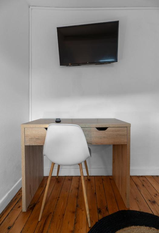 Télévision ou salle de divertissement dans l'établissement L'Eugène - Maison 3 chambres