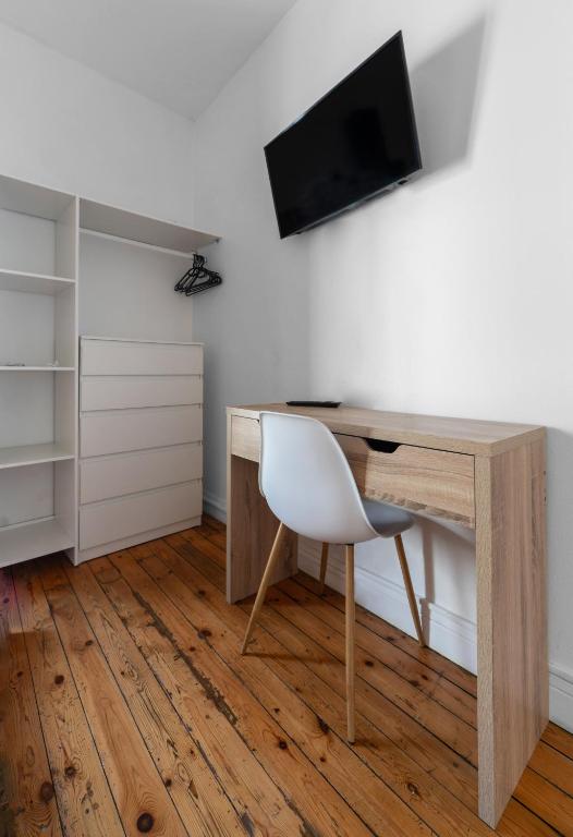 Télévision ou salle de divertissement dans l'établissement L'Eugène - Maison 3 chambres