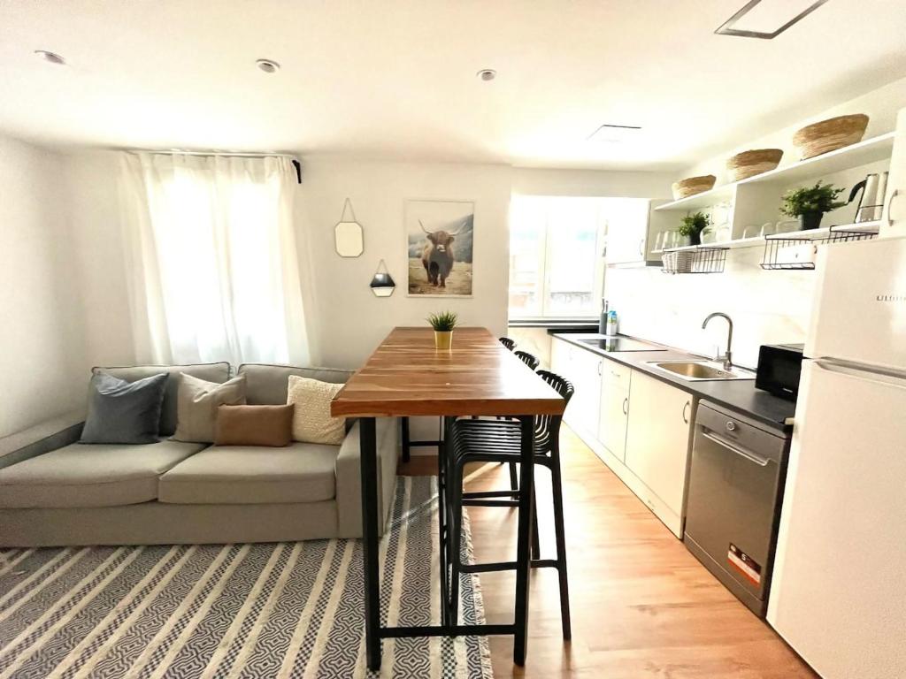 Moderno Apartamento cerca del metro - Two-Bedroom Apartment