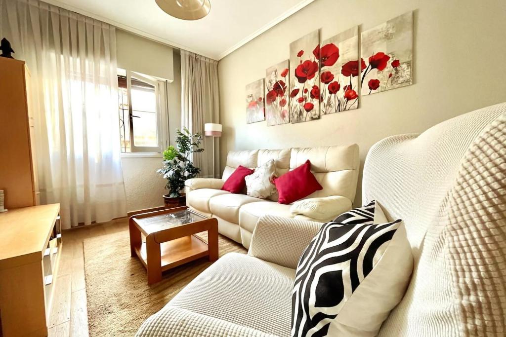 A seating area at Tranquilo apartamento cerca del Casco Viejo Bilbao