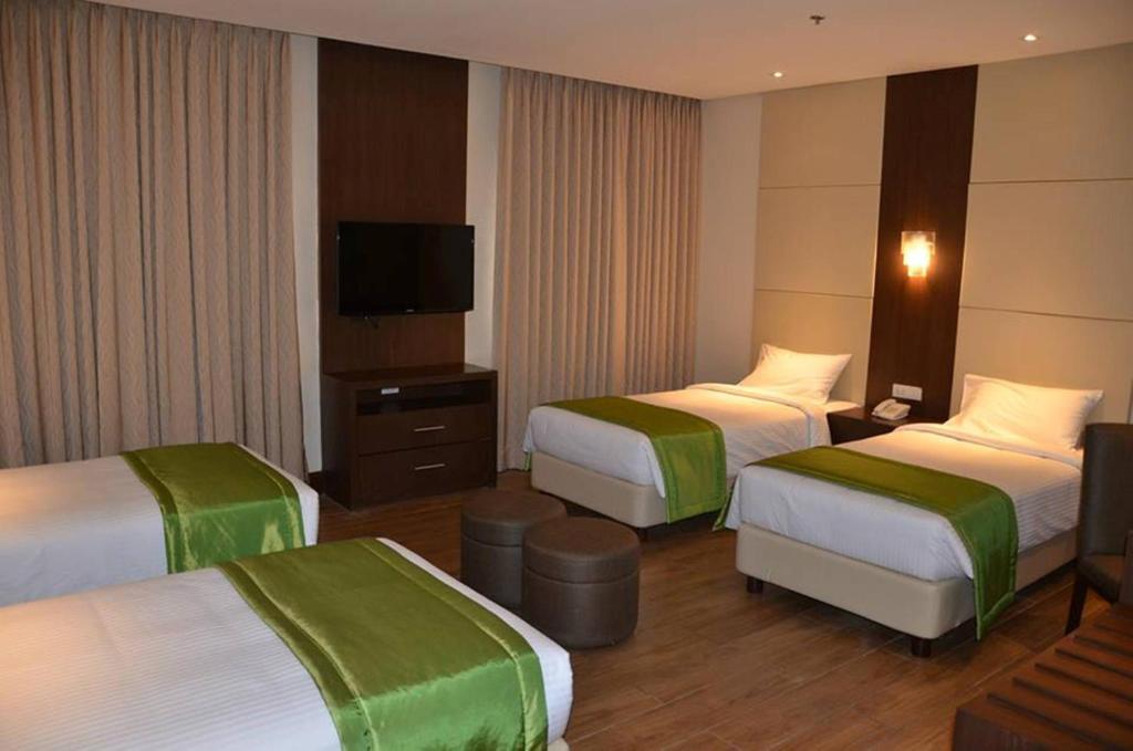 Hotel Monticello Tagaytay - Superior Quadruple Room