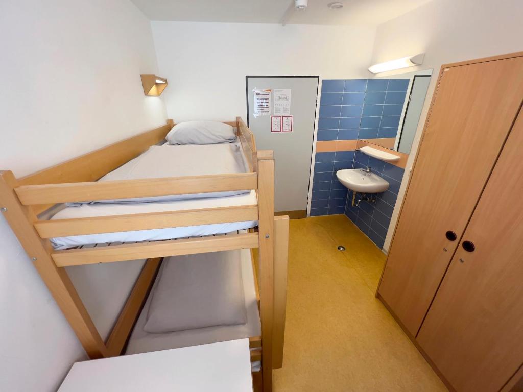 Postel nebo postele na pokoji v ubytování Jugendherberge Lübeck Altstadt