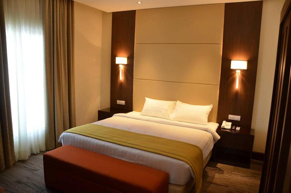 Hotel Monticello Tagaytay - Amalfi Penthouse