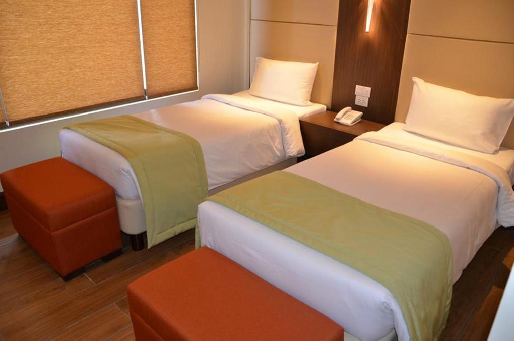 Hotel Monticello Tagaytay - Florence Penthouse