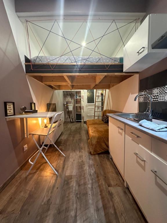 a kitchen with a loft bed in a room at La Tiny : Adorable petit studio &#47;parking gratuit. in Angoulême