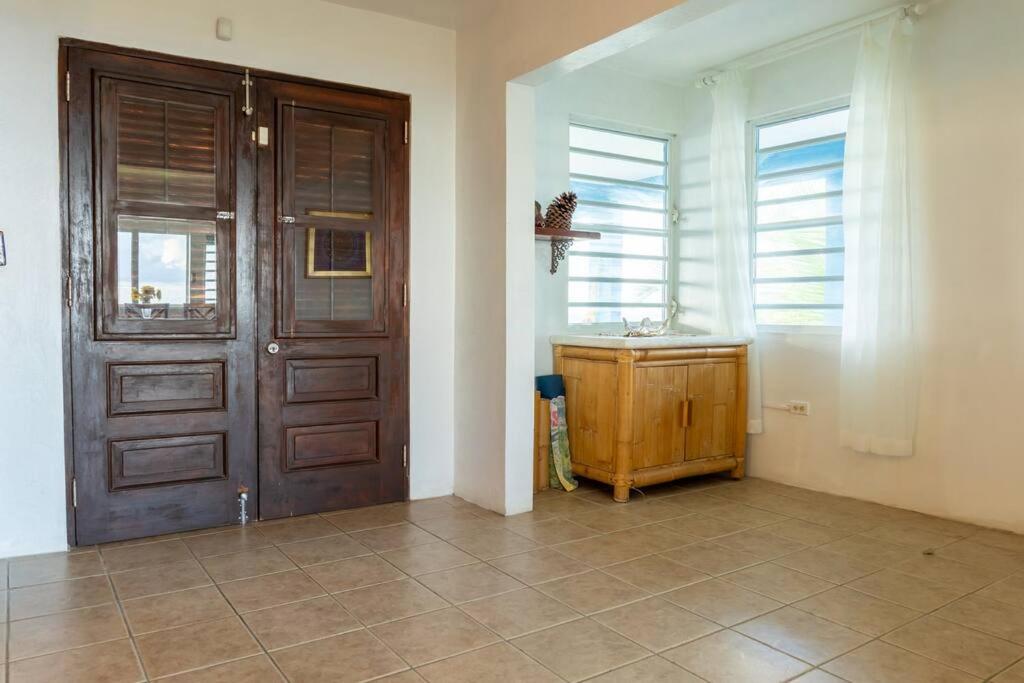 Fotografie z fotogalerie ubytování Hill Top Apartment with 360 Degree Balcony View v destinaci Vieques