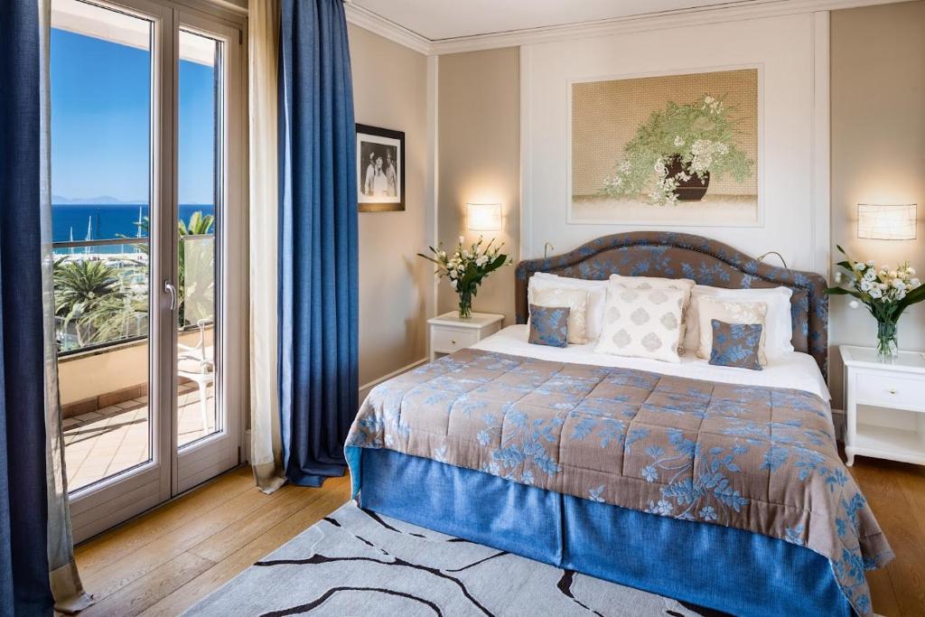 Кровать или кровати в номере Cala del Porto Punta Ala - Preferred Hotels