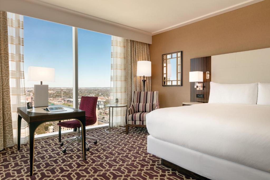 Postel nebo postele na pokoji v ubytování Fairmont Austin