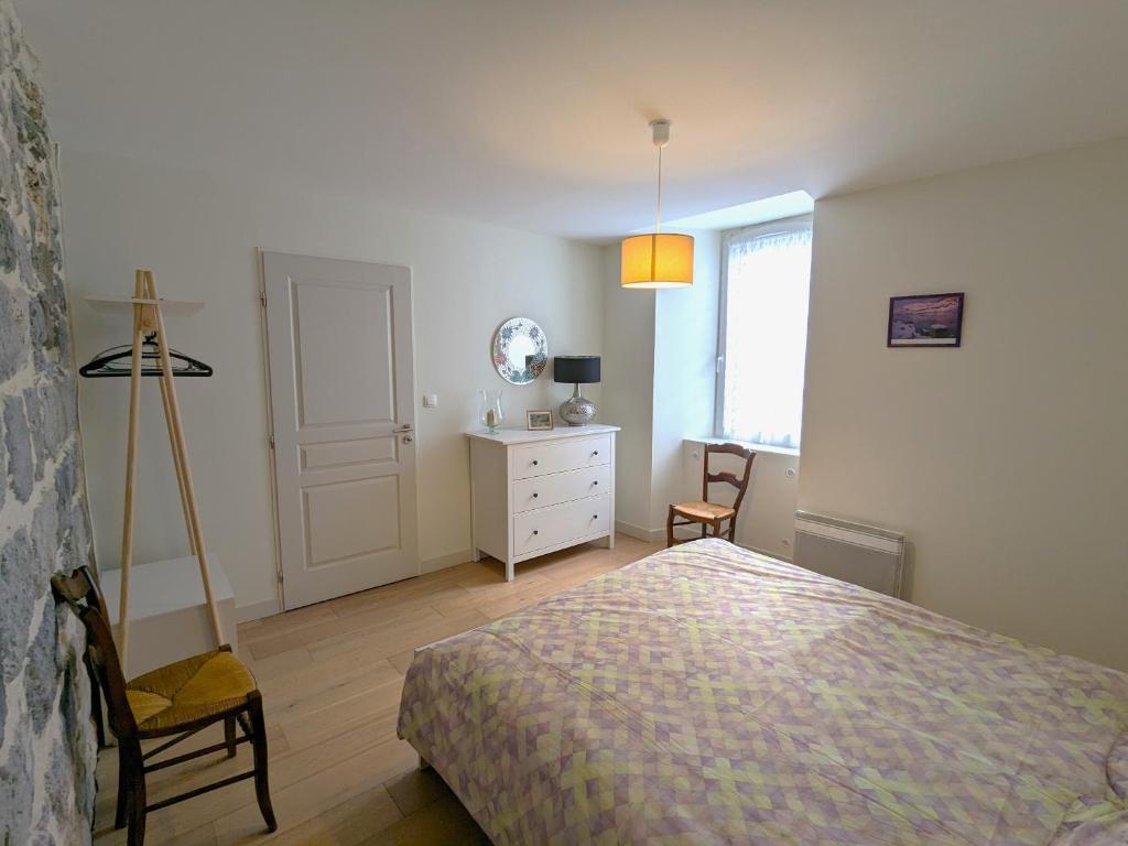 Kuchyň nebo kuchyňský kout v ubytování Gîte XIIIème siècle - 3 étoiles - WIFI - Salle de sport