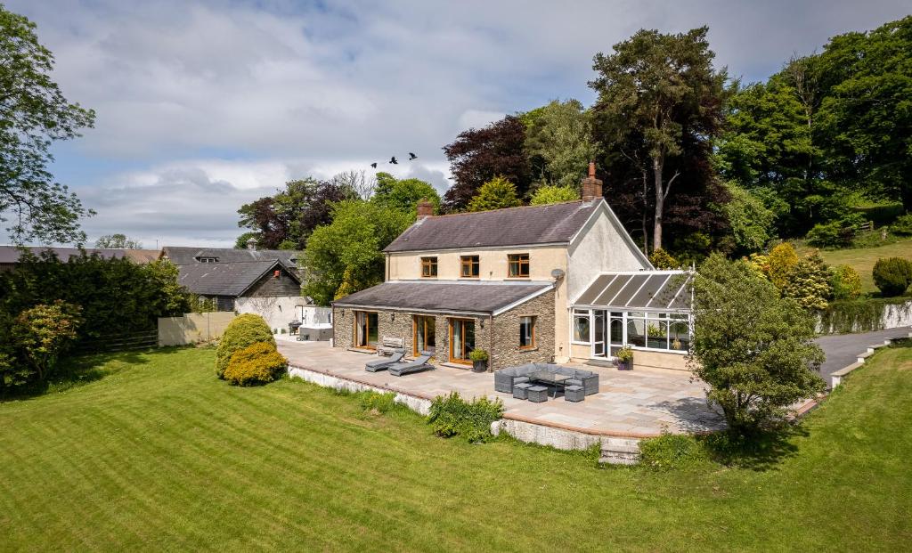 an aerial view of a house with a garden at Blaenachddu in Capel-Ifan