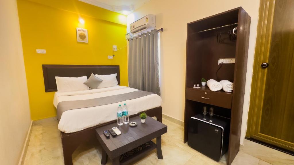 Postel nebo postele na pokoji v ubytování Hotel Candolim Aloft