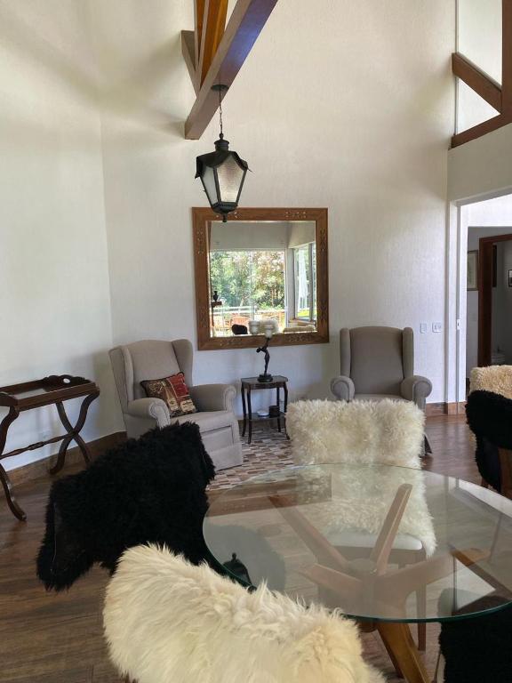 Uma área de estar em Tília Pousada de Charme