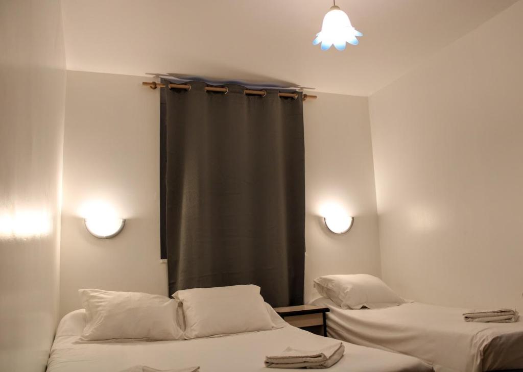 Postel nebo postele na pokoji v ubytování Hôtel Le Milan