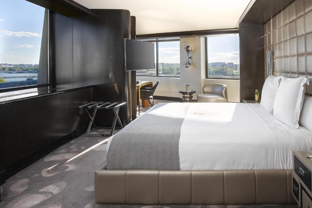 The Watergate Hotel Georgetown - Diplomat Suite