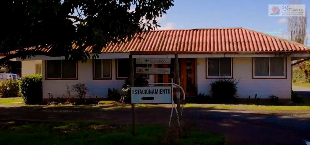 a house with a street sign in front of it at Hotel Sol de Alicante in Los Ángeles