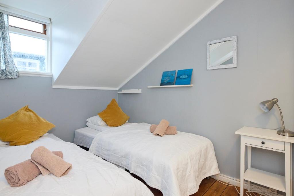 Postel nebo postele na pokoji v ubytování Englendingavík Homestay