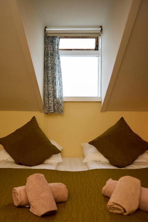 Postel nebo postele na pokoji v ubytování Englendingavík Homestay