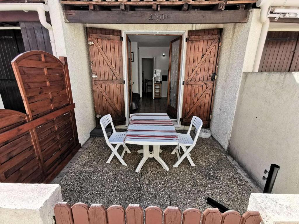 Balkón alebo terasa v ubytovaní Résidence Hawai 1 - VILLA T1 CAB 4 couchages PORT LEUCATE MAE-1274