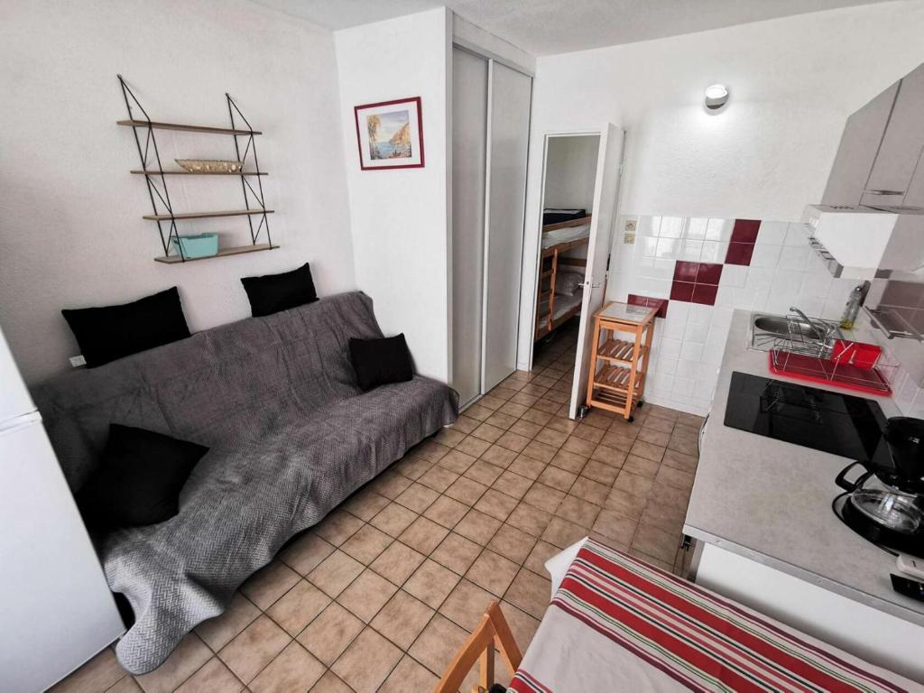 Kuchyňa alebo kuchynka v ubytovaní Résidence Hawai 1 - VILLA T1 CAB 4 couchages PORT LEUCATE MAE-1274