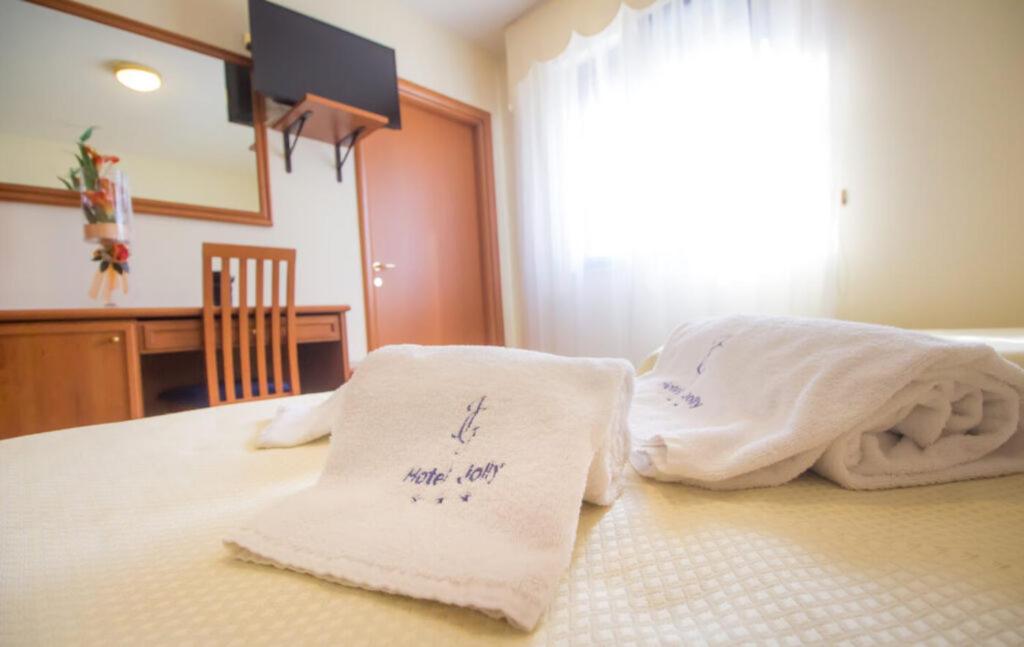 Postel nebo postele na pokoji v ubytování Hotel Jolly
