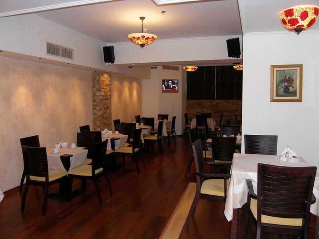 Restaurace v ubytování Nicola Hotel