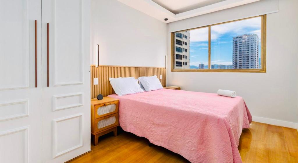 Кровать или кровати в номере Maravilhoso apartamento na orla da Barra da Tijuca