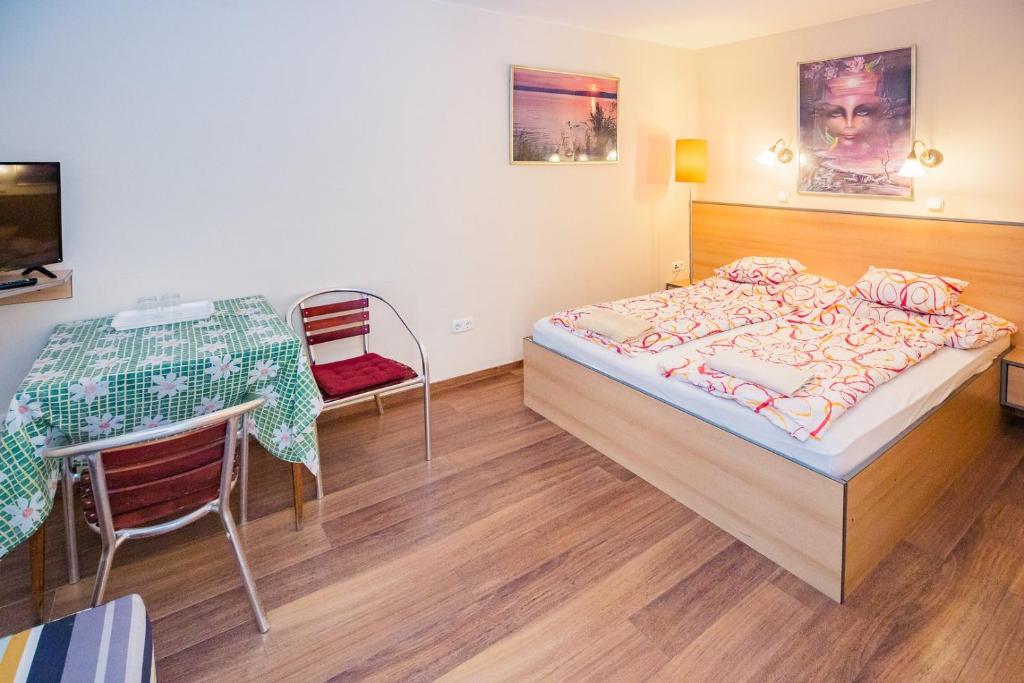 Postel nebo postele na pokoji v ubytování Mohacsi Guesthouse