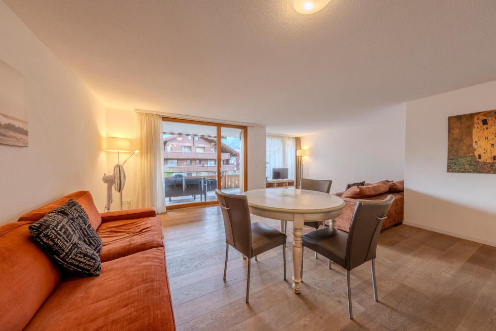 Posedenie v ubytovaní Chalet Apartments Iseltwald