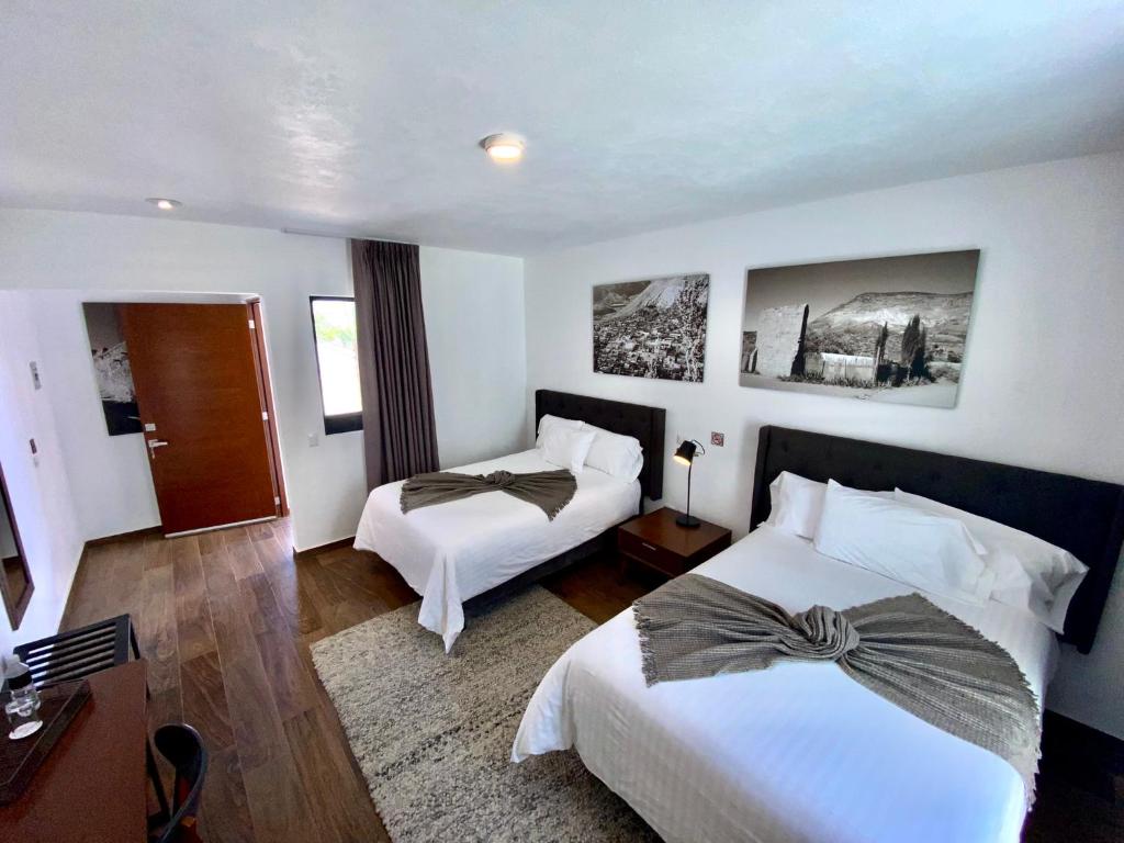 Postel nebo postele na pokoji v ubytování HOTEL MINA REAL