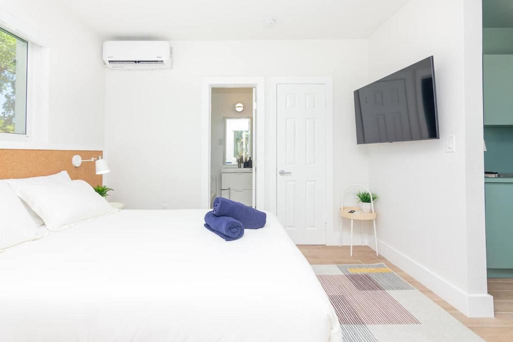 Newly Renovated Stylish Studio In El Portal #2 - Camera Singola