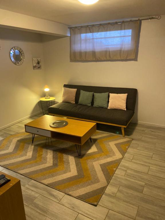 Χώρος καθιστικού στο Appartement F2 proche Futuroscope