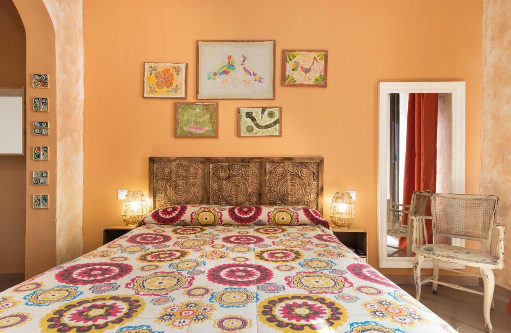 Postel nebo postele na pokoji v ubytování Hostal Artistic B&B