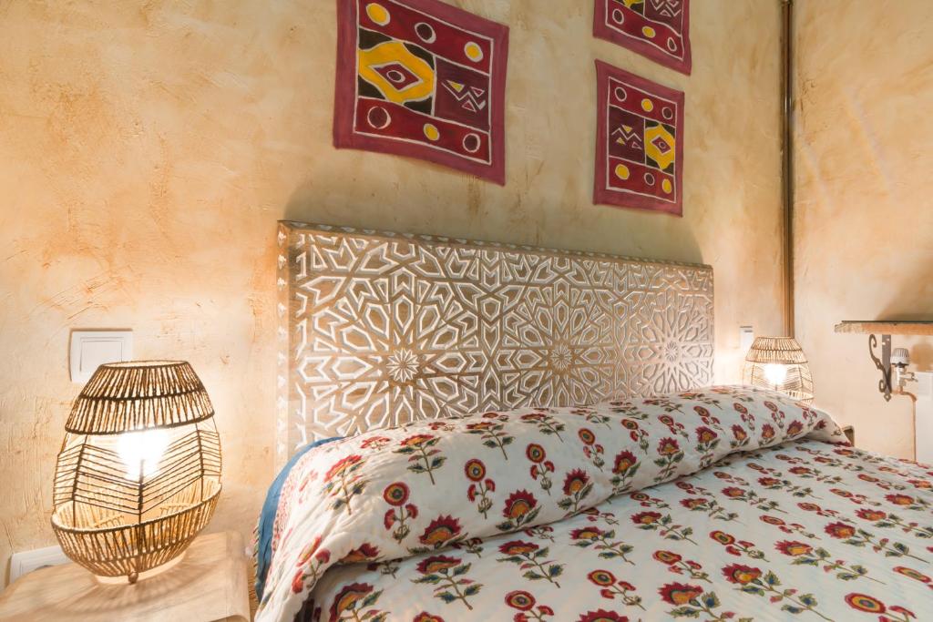 Postel nebo postele na pokoji v ubytování Hostal Artistic B&B