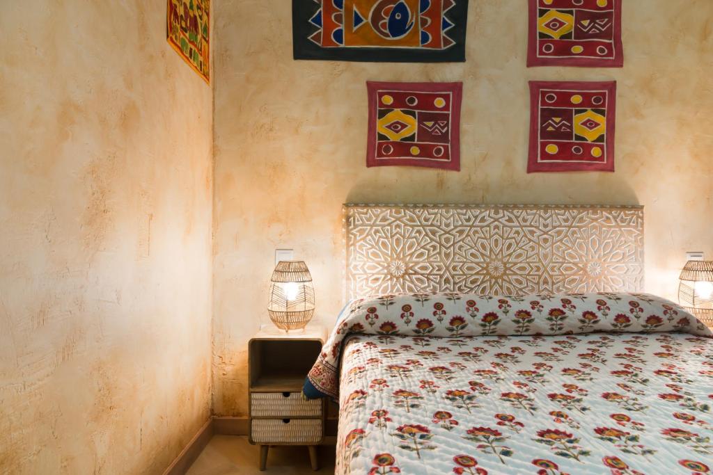 Postel nebo postele na pokoji v ubytování Hostal Artistic B&B