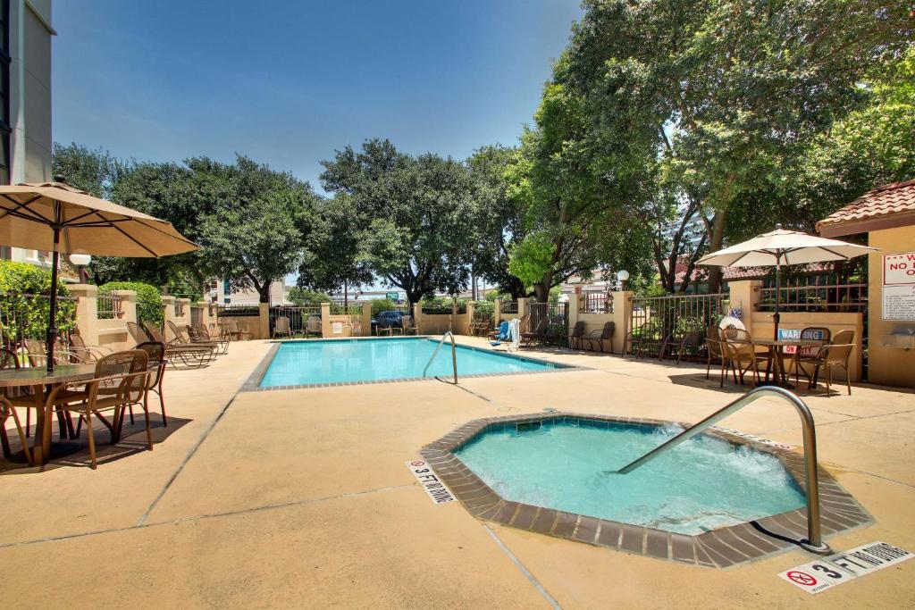 Drury Plaza Hotel San Antonio Airport photo