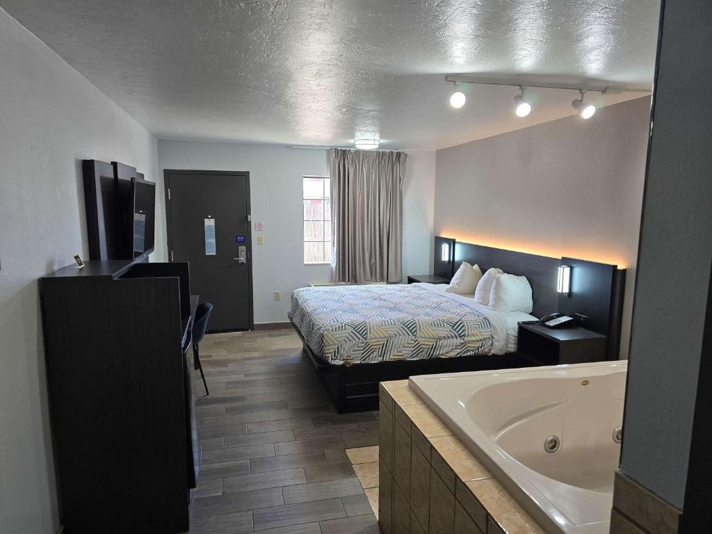 Motel 6 Oklahoma City OK Frontier City photo