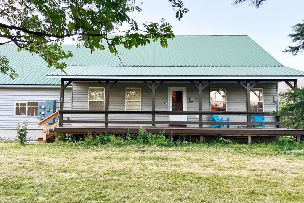 a house with a green roof and a porch at Country House in Alpine