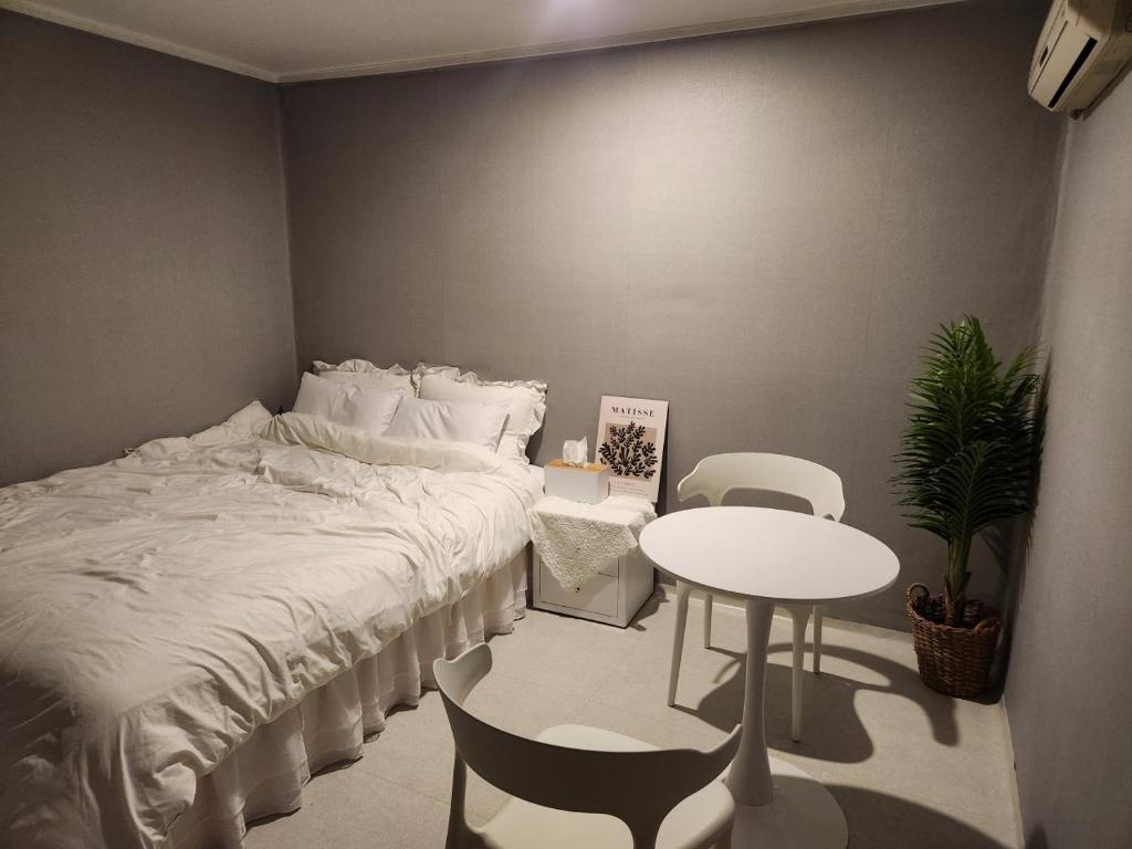 Postel nebo postele na pokoji v ubytování Stay Mido